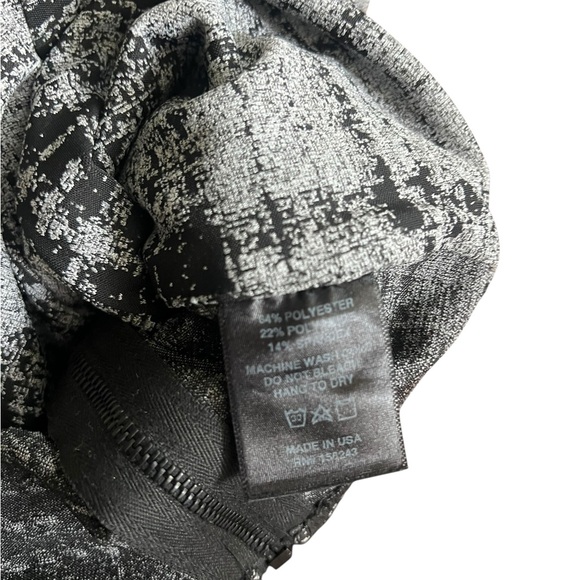 🩶𝐎𝐍𝐀 𝐛𝐲 𝐘𝐨𝐨𝐧 𝐂𝐡𝐮𝐧𝐠 Tweed Print Crop Top - Picture 5 of 5